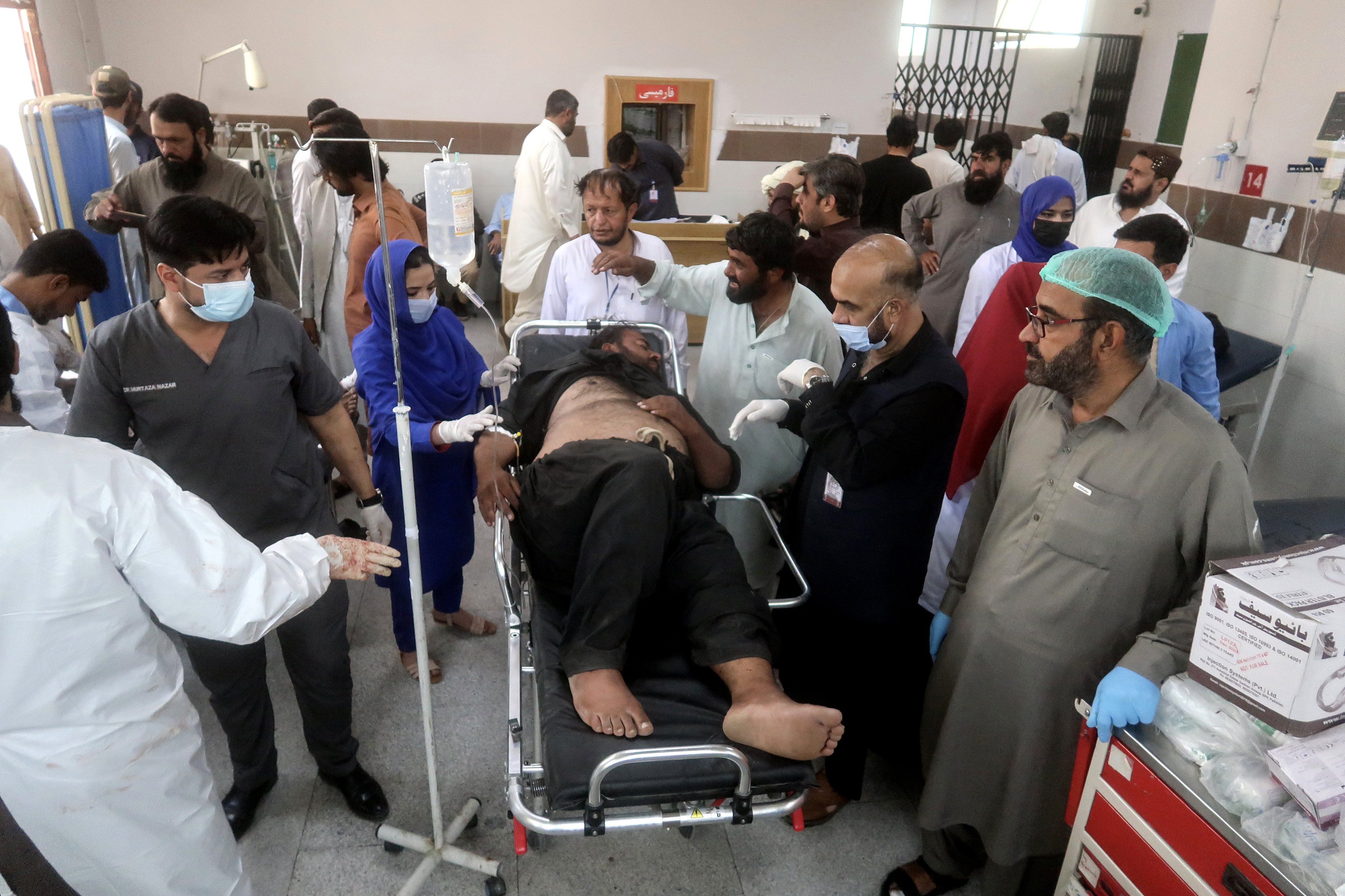 An injured policeman receives medical treatment at a hospital following a bomb explosion near the police lines in Quetta, Balochistan province, Pakistan, on 24 August, 2024. Photo: EPA-EFE