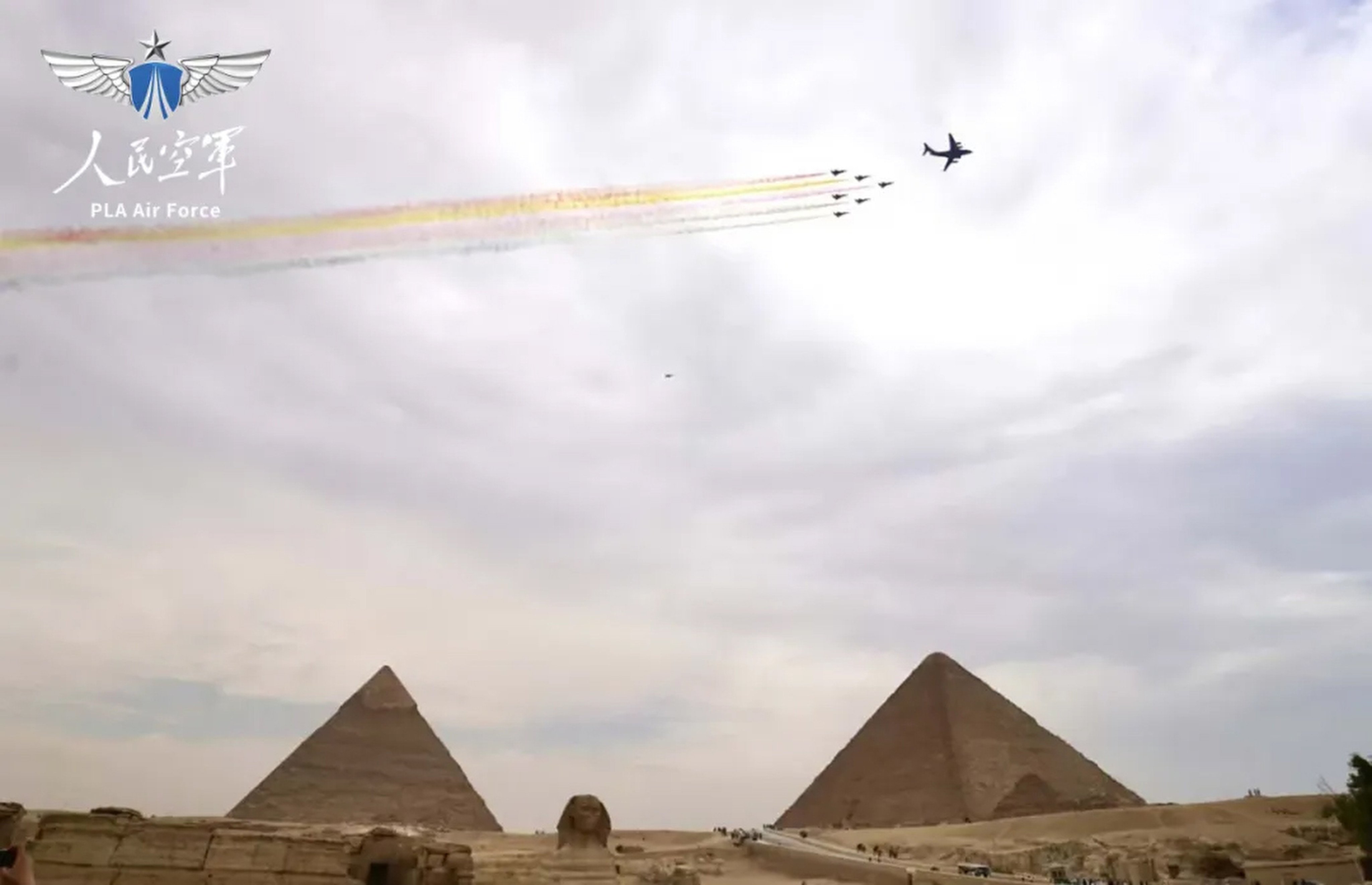 The plane took part in a display over the Pyramids.  Photo: QQ.com