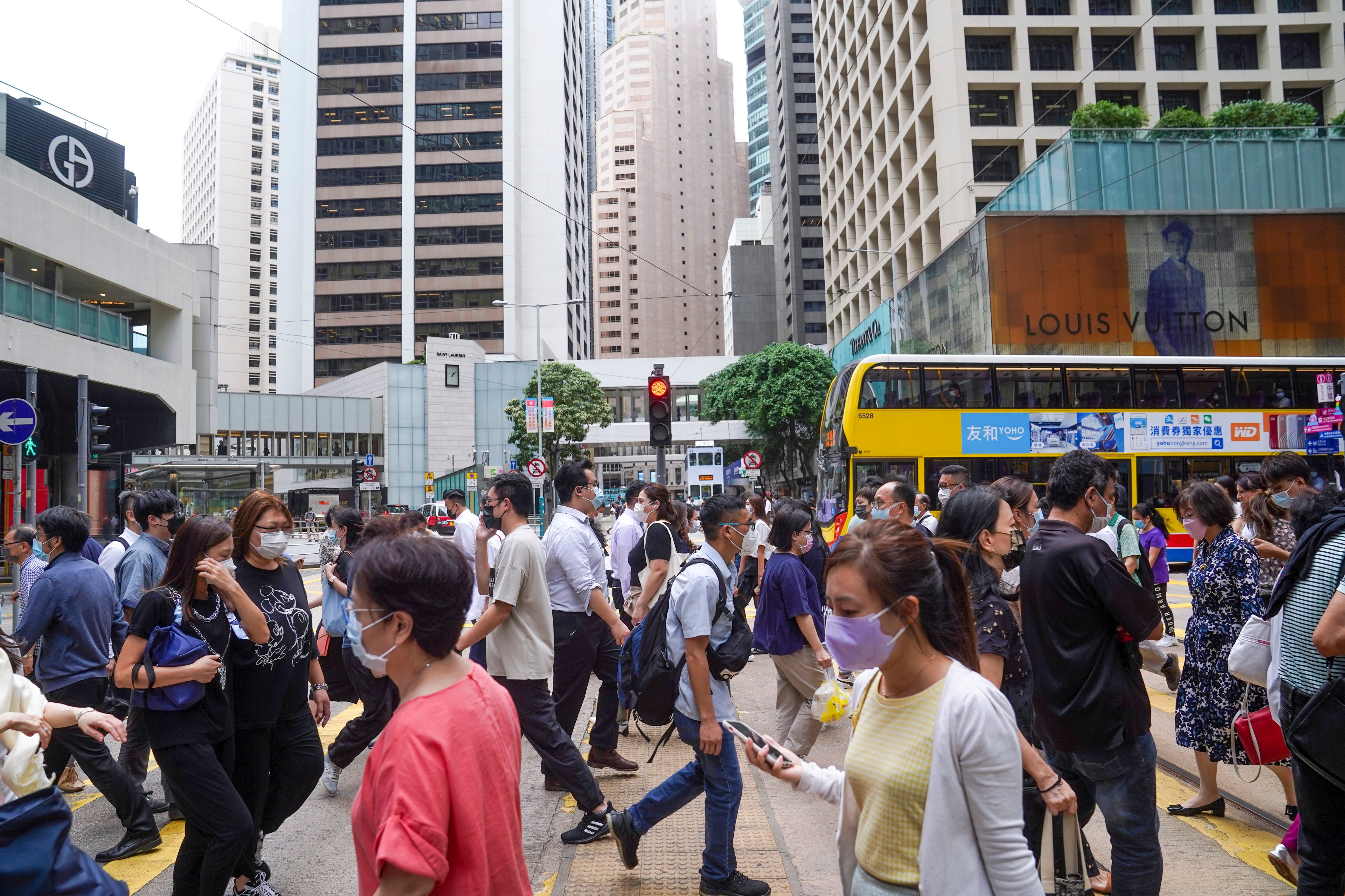 People crossing the street in Hong Kong’s Central district on 7 October 2021. Photo: Sam Tsang.