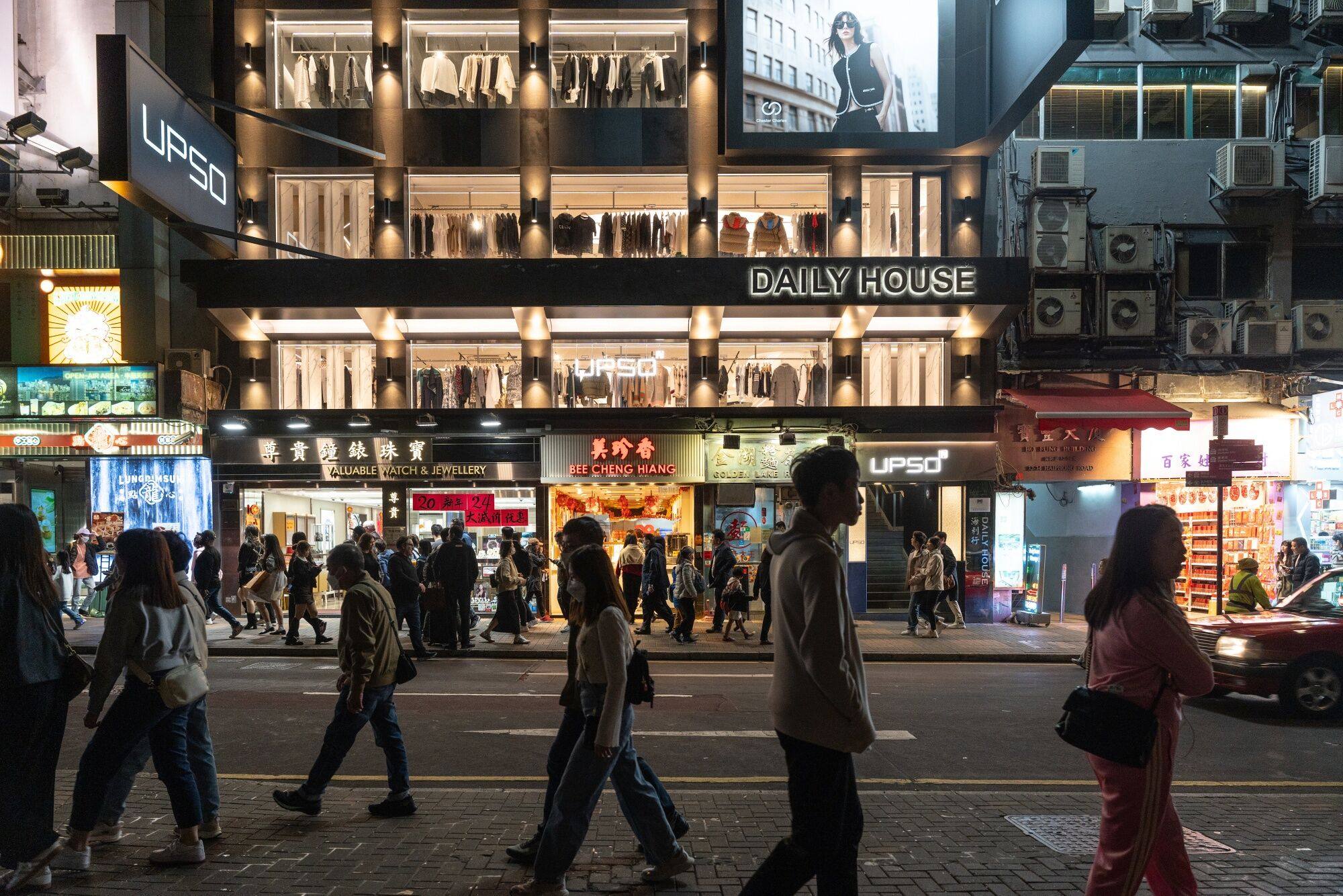 Eleven Hong Kong banks have pledged to provide quicker access to loans for small and medium-sized businesses. Photo: Bloomberg