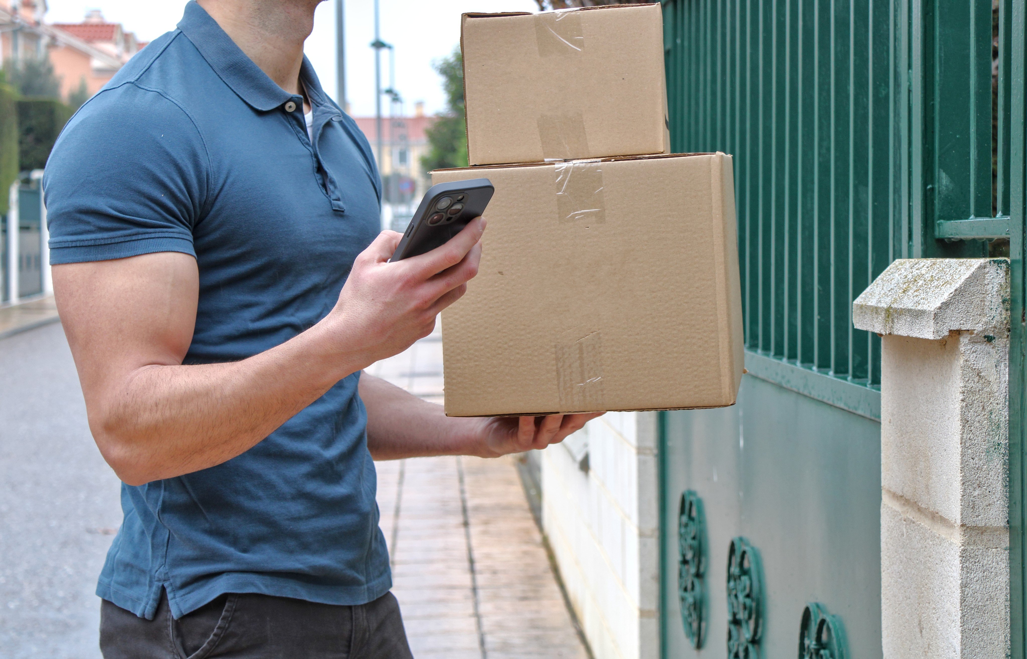 The Ministry of State Security urges Chinese to consider national security when sending and receiving packages. Shutterstock Images