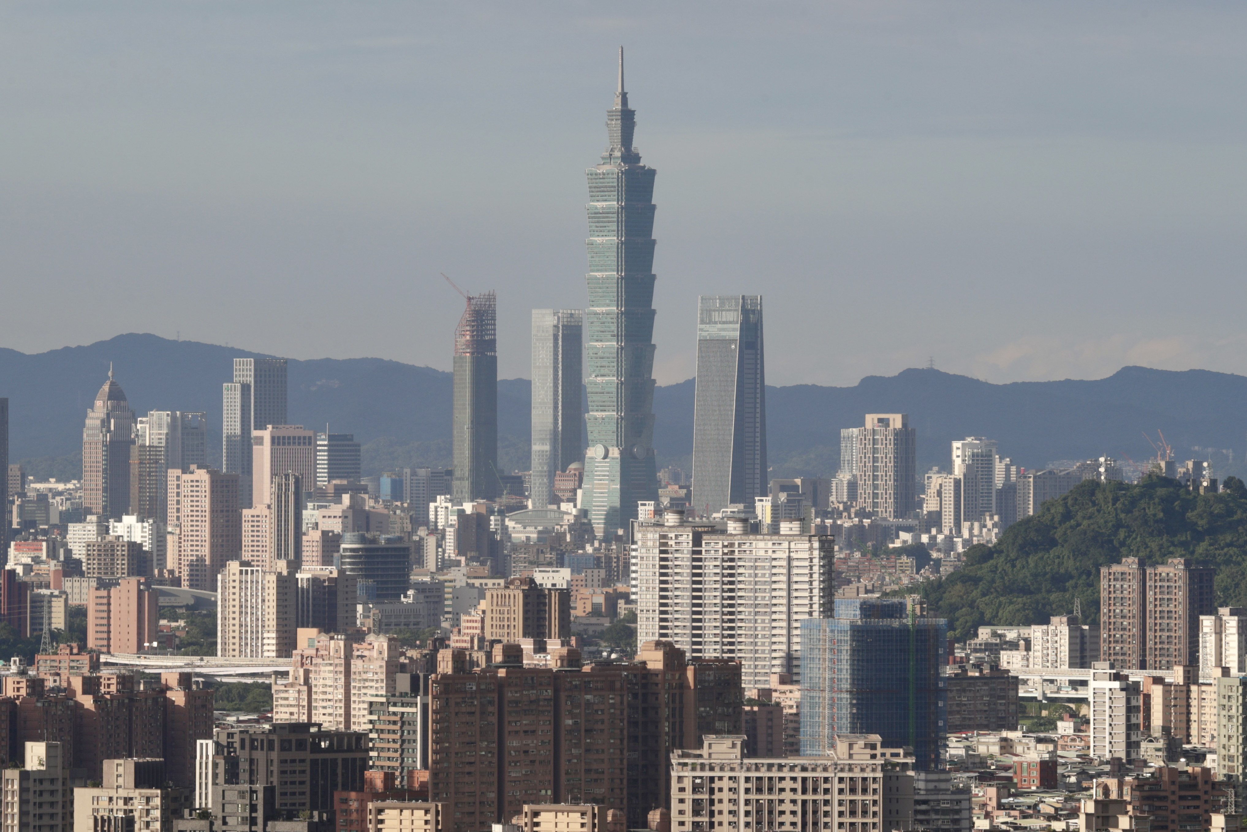 No major damage has been reported in Taiwan from Friday morning’s earthquake, although commuter services in Taipei were affected. Photo: EPA